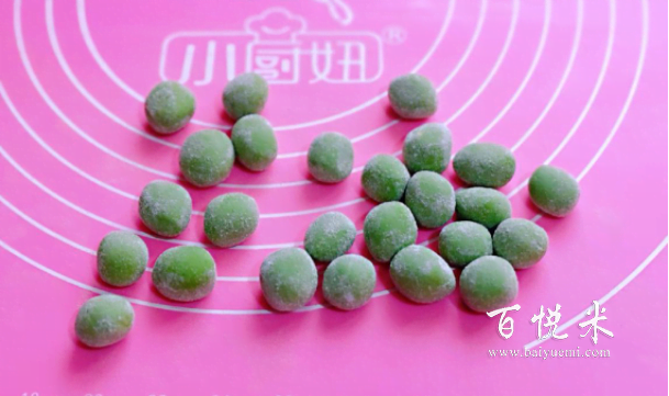 這道西米芒果彩色圓子雖然是一道夏季甜品,但只要加熱就變的適合秋冬季節(jié)了